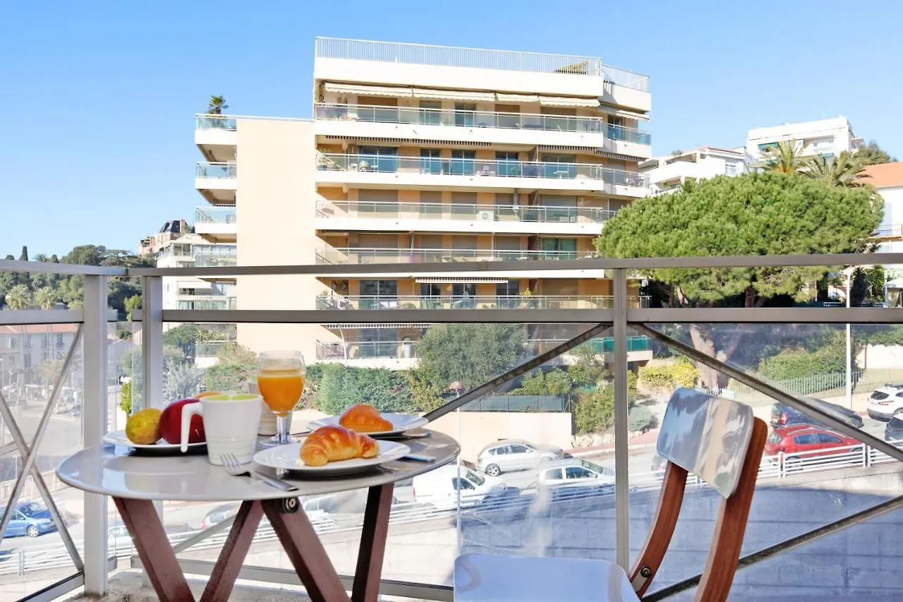 Apartment Colline Azur YourHostHelper Cannes Frankreich