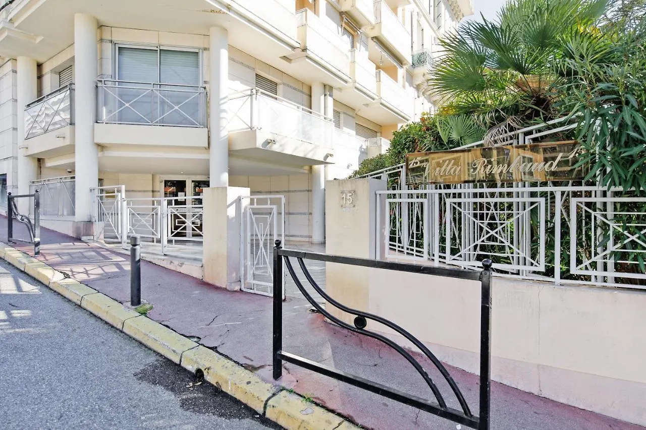 Colline Azur YourHostHelper Cannes 0*,  Frankreich