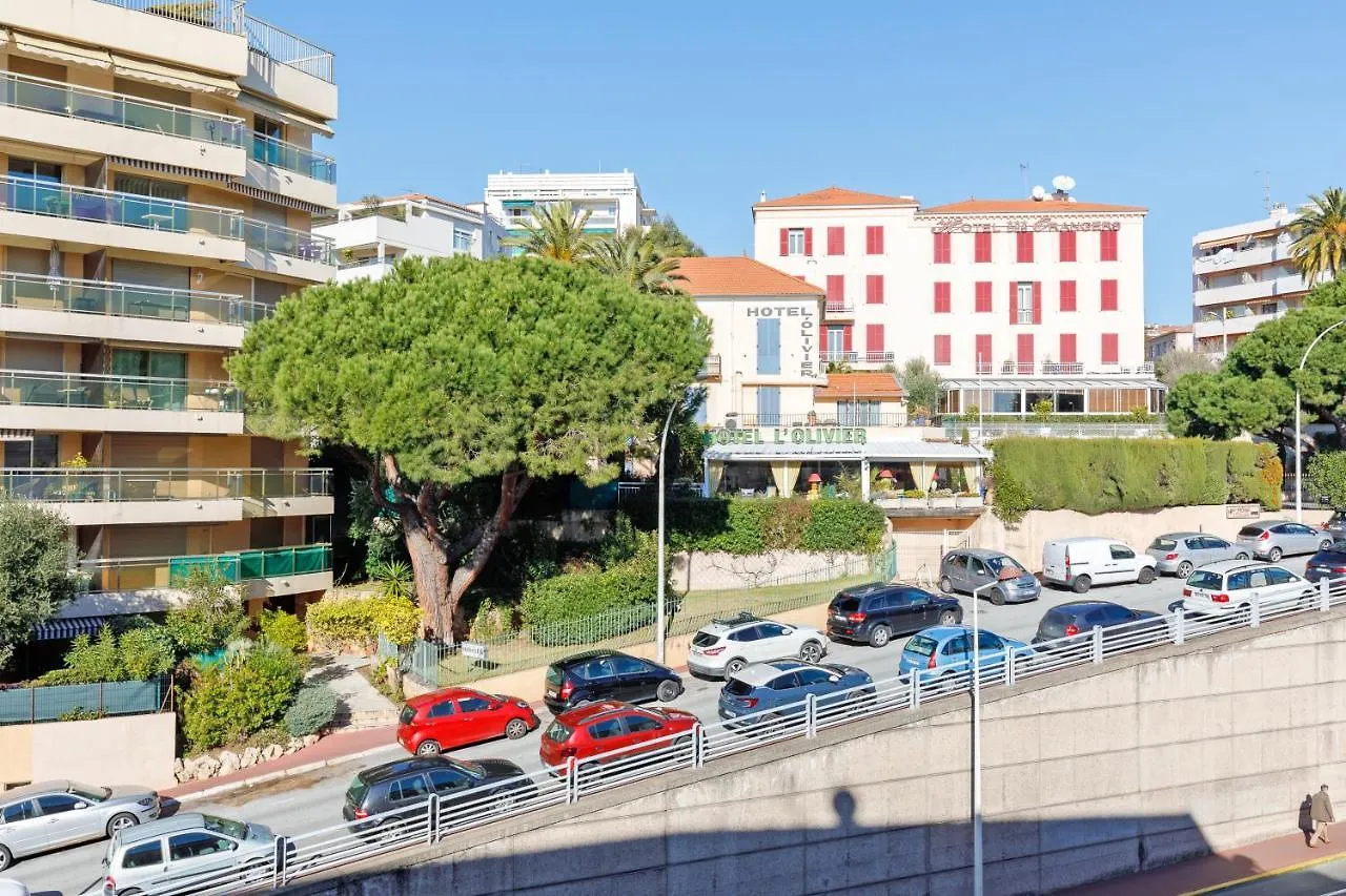 Colline Azur YourHostHelper Cannes Frankreich